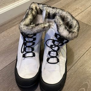 Used Winter Boots. Size 8. Brand Totes